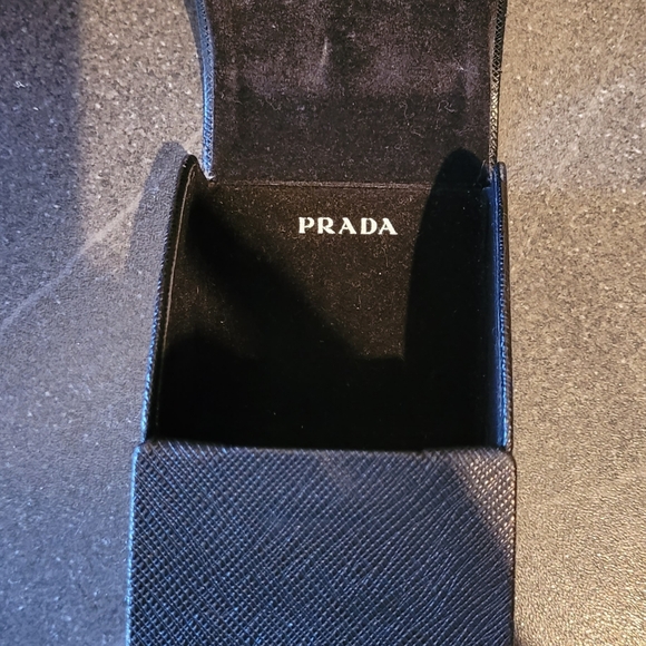 Prada case - Picture 3 of 3
